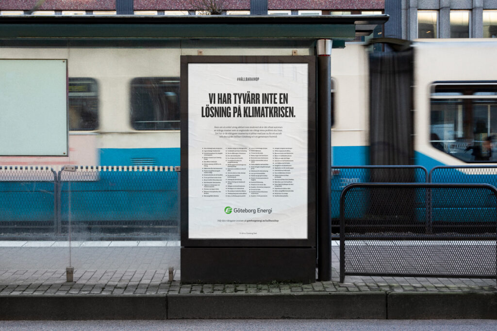 A poster at a tram station reads 'Vi har tyvärr inte en lösning på klimatkrisen,' promoting climate awareness by Göteborg Energi.